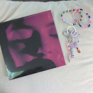 Gracie Abrams That's So True IMPORT 7" Vinyl Bundle With Keychain & Bracelets
